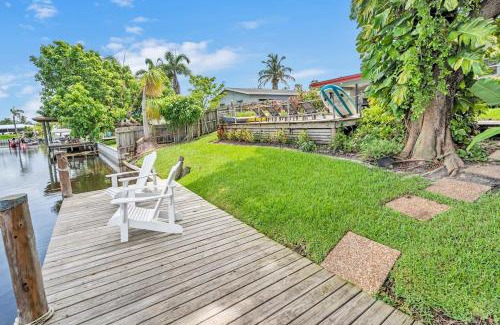 Golfview Harbor Casa | Wonderful Lake Front Pool Home East Boyton TikiBar
