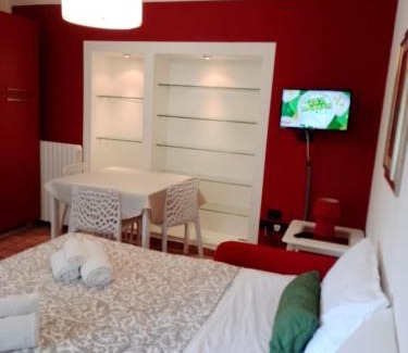 Pai Apartamento | Wonderful Lake View Apartments with Pool with Breakfast GARDASEE