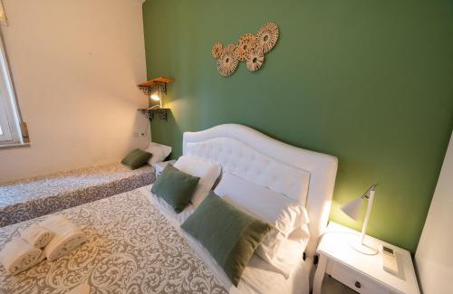 Pai Apartamento | Wonderful Lake View Apartments with Pool with Breakfast GARDASEE