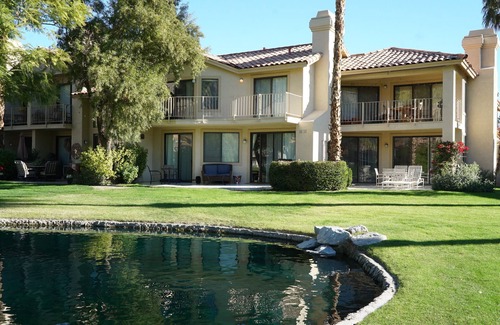 La Quinta Condominio | Wonderful Lakefront Property. Small Pet Allowed. Two Children Okay.