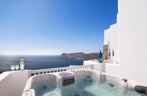Elia Apartamento | Wonderful Myconian Villa Prestige Guestroom Seaview Guest Room B Amazing Sea Views Private Jacuzzi Elia Beach