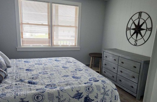 Misquamicut Condominio | Wonderful One Bedroom Pond View Unit One Block From Misquamicut Beach