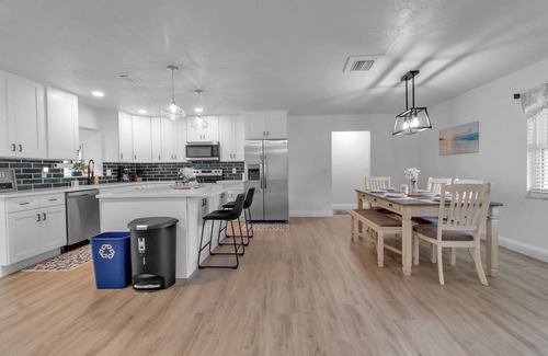 South Bradenton Casa | Wonderful Pool Home! 3BR/2BA Updated!