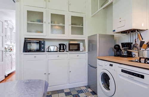 Le Home Casa | Preciosa casa de vacaciones privada para 4 personas con WIFI, TV, mascotas permitida y aparcamiento