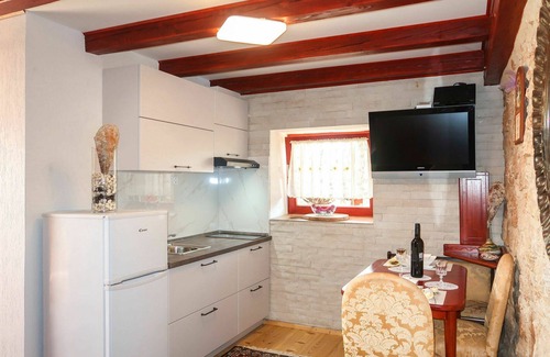 Polje Casa | Maravillosa casa de vacaciones privada con A/C, WIFI, TV, patio, mascotas permitida y aparcamiento