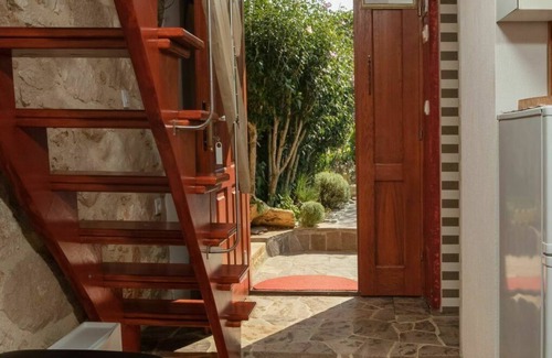 Polje Casa | Maravillosa casa de vacaciones privada con A/C, WIFI, TV, patio, mascotas permitida y aparcamiento