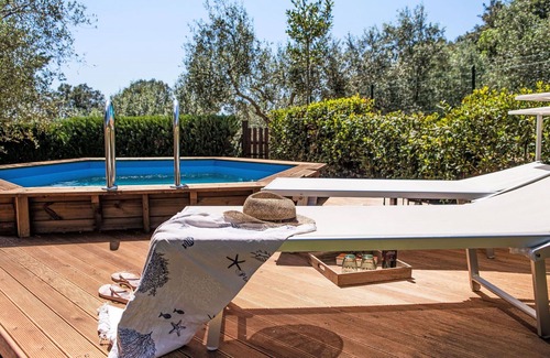La Pesta Casa | Estupenda casa de vacaciones privada con piscina privada, WIFI, A/C, TV, patio y mascotas permitida