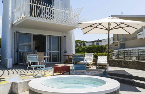 Santa Marinella Villa | Casa de vacaciones privada con WIFI, jacuzzi, A/C, TV, terraza, mascotas permitida, aparcamiento