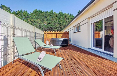 Lesparre-Medoc Casa | Maravillosa casa de vacaciones privada para 4 personas con A/C, TV y terraza
