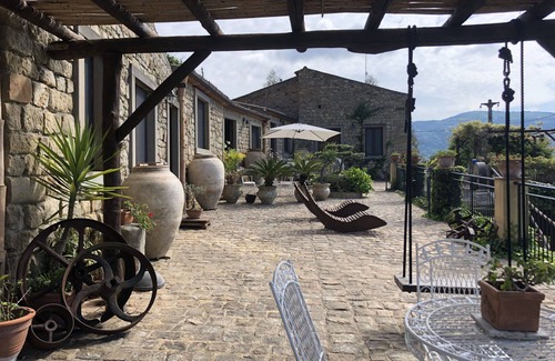 Naso Casa | Maravillosa casa de vacaciones privada con A/C, piscina privada, TV, vista panorámica, aparcamiento