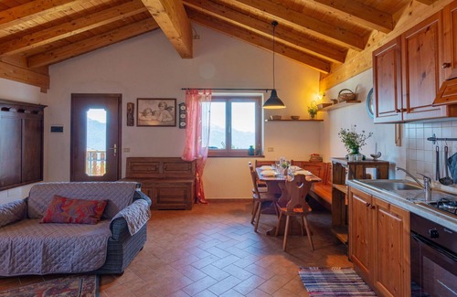 Peglio Casa | Preciosa casa de vacaciones privada con WIFI, TV, balcón, mascotas permitida y aparcamiento