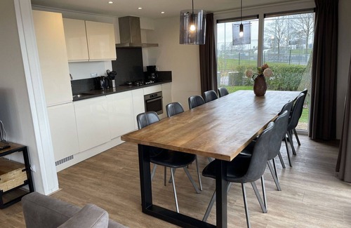 Graft Casa | Estupenda casa de vacaciones privada para 10 personas con piscina, WIFI, TV y terraza
