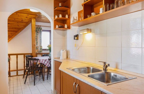 Balatonalmadi Casa | Estupenda casa de vacaciones privada con WIFI, TV, patio, mascotas permitida y aparcamiento