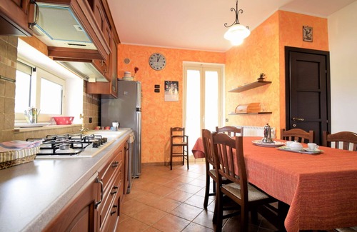Gioiosa Marea Villa | Casa de vacaciones privada con A/C, WIFI, jacuzzi, TV, terraza, mascotas permitida, aparcamiento