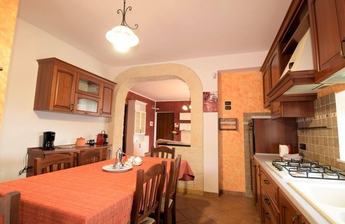 Gioiosa Marea Villa | Casa de vacaciones privada con A/C, WIFI, jacuzzi, TV, terraza, mascotas permitida, aparcamiento