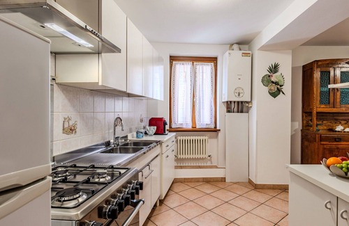 Claino Con Osteno Casa | Estupenda casa de vacaciones privada con WIFI, balcón, mascotas permitida y aparcamiento