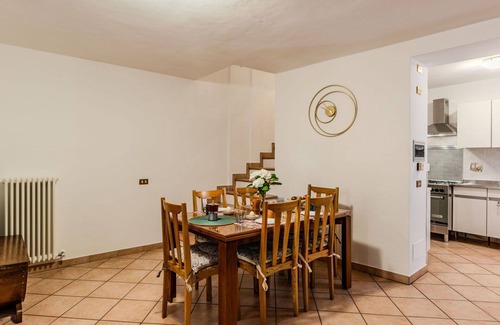 Claino Con Osteno Casa | Estupenda casa de vacaciones privada con WIFI, balcón, mascotas permitida y aparcamiento