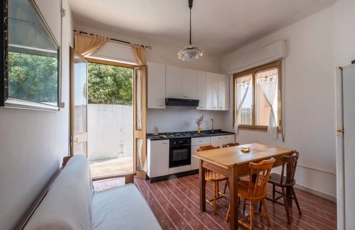 Padula Fede Villa | Estupenda casa de vacaciones privada para 6 personas con TV, patio y mascotas permitida