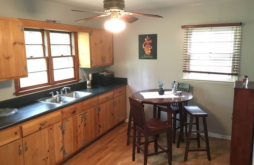 Decatur Apartamento | Maravilloso, privado 1-BR Apartamento con gran terraza, enorme patio