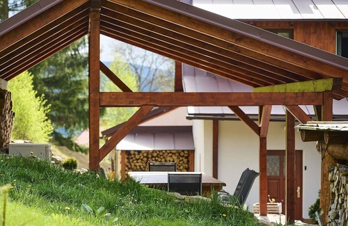 Tanvald Casa | Maravillosa casa de vacaciones privada con WIFI, TV, patio, mascotas permitida y vista panorámica