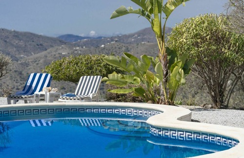 Archez Villa | Wonderful private villa for 6 people with WIFI, A/C, private pool, TV and parking