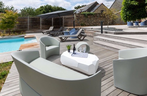 Le Tronchet Villa | Preciosa casa de vacaciones privada para 12 personas con WIFI, piscina privada, TV y terraza
