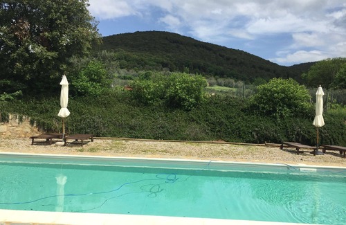 Villa A Sesta Villa | Casa de vacaciones privada con piscina, A/C, WIFI, TV, patio, vista panorámica, cerca de Siena