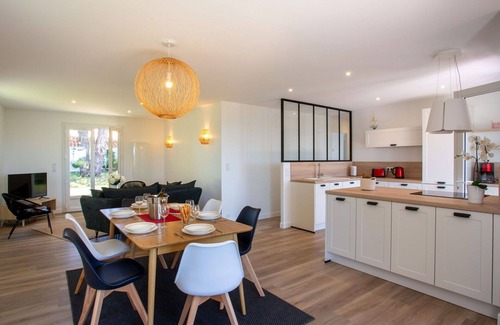 Prefailles Casa | Maravillosa casa de vacaciones privada para 6 personas con WIFI, piscina privada, TV y terraza