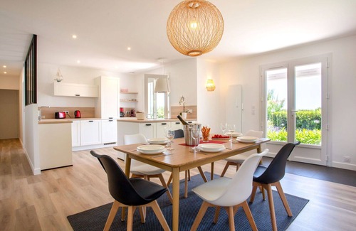 Prefailles Casa | Maravillosa casa de vacaciones privada para 6 personas con WIFI, piscina privada, TV y terraza