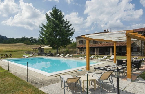 Camporgiano Villa | Preciosa casa de vacaciones privada con WIFI, piscina privada, TV, mascotas permitida, aparcamiento