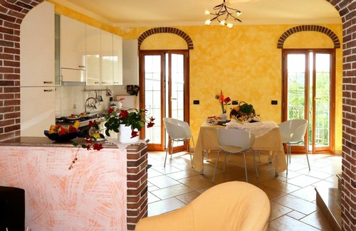 Caravonica Casa | Estupenda casa de vacaciones privada con WIFI, TV, terraza, vista panorámica y aparcamiento