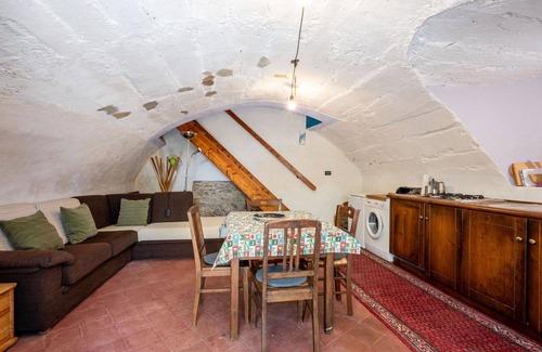 Roccabruna Casa | Estupenda casa de vacaciones privada para 4 personas con WIFI, TV y patio
