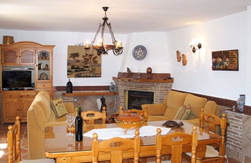 Almuñécar Villa | Preciosa casa de vacaciones privada con A/C, WIFI, piscina privada, TV, terraza y mascotas permitida