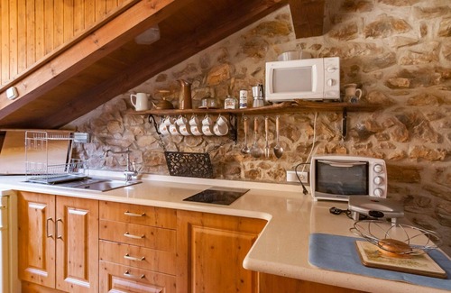 Herrerias Villa | Preciosa casa de vacaciones privada para 4 personas con TV, patio y aparcamiento