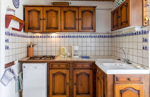 Cleder Casa | Estupenda casa de vacaciones privada para 4 personas con TV, terraza y aparcamiento
