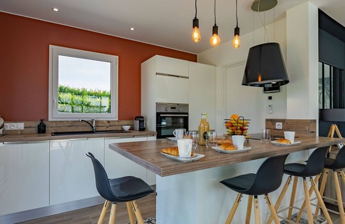 Cleder Casa | Estupenda casa de vacaciones privada con WIFI, piscina privada, TV, terraza y aparcamiento