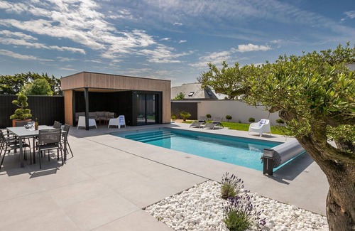 Cleder Casa | Estupenda casa de vacaciones privada con WIFI, piscina privada, TV, terraza y aparcamiento
