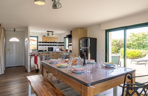 Guimaec Casa | Maravillosa casa de vacaciones privada con WIFI, piscina privada, TV, terraza y mascotas permitida