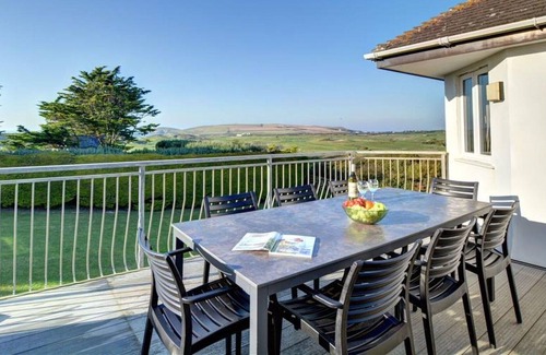 Constantine Bay Casa | Estupenda casa de vacaciones privada con WIFI, TV, patio, mascotas permitida y aparcamiento