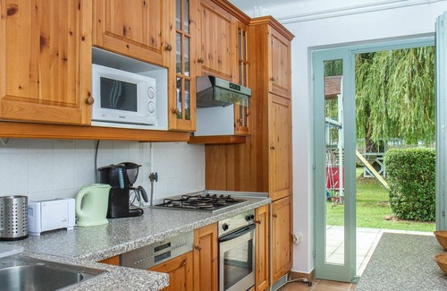 Balatonkeresztur Casa | Preciosa casa de vacaciones privada con A/C, WIFI, piscina privada, TV, terraza y aparcamiento
