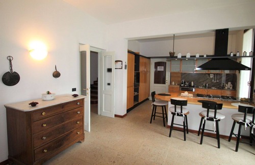 Castronno Villa | Preciosa casa de vacaciones privada para 10 personas con A/C, WIFI, TV y terraza