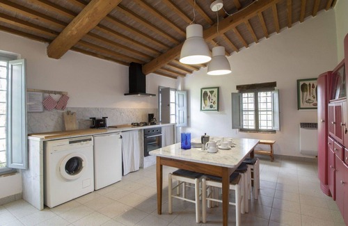 Lorenzana Casa | Estupenda casa de vacaciones privada con WIFI, piscina, balcón, vista panorámica, aparcamiento