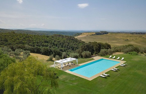 Castellina Marittima Villa | Casa de vacaciones privada con piscina privada, WIFI, A/C, TV, mascotas permitida, vista panorámica