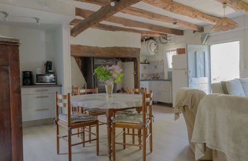 Teyssieu Casa | Preciosa casa de vacaciones privada para 4 personas con TV, terraza y mascotas permitida