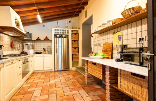 Dicomano Villa | Casa de vacaciones privada con piscina privada, A/C, WIFI, jacuzzi, TV, balcón, aparcamiento