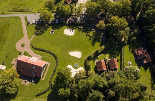 Enschede Villa | Maravillosa casa de vacaciones privada para 20 personas con WIFI, TV y aparcamiento