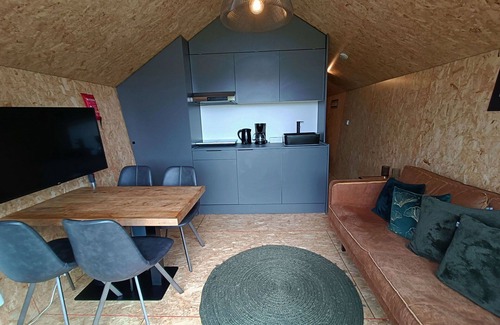 Nunspeet Casa | Maravillosa casa de vacaciones privada para 4 personas con WIFI, piscina, TV, terraza y aparcamiento