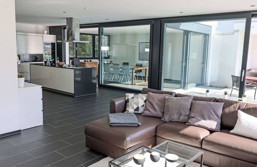 Ruetli Casa | Estupenda casa de vacaciones privada para 10 personas con WIFI, TV, patio y mascotas permitida