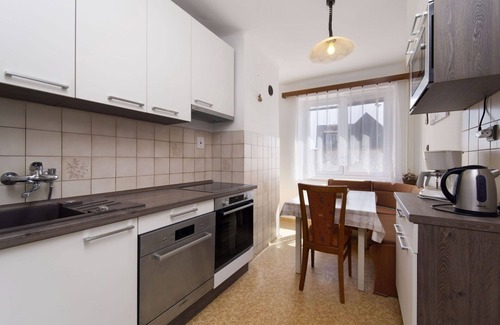 Neurazy Casa | Maravillosa casa de vacaciones privada con piscina privada, jacuzzi, WIFI, TV, terraza