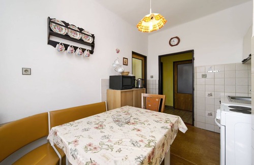 Neurazy Casa | Maravillosa casa de vacaciones privada con piscina privada, jacuzzi, WIFI, TV, terraza